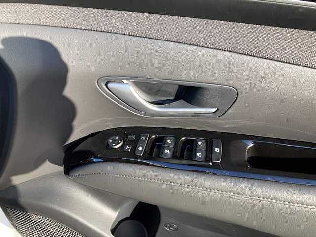 Hyundai TUCSON 1.6 TGDi Hybrid 230 SE Connect 5dr 2WD Auto White